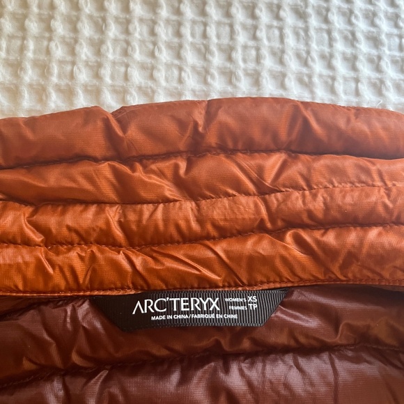 Arcteryx Yerba Goose Down Puffer Jacket Orange Full Zip - Picture 7 of 8